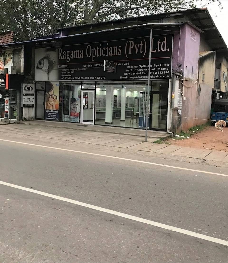 Professional eye care environment